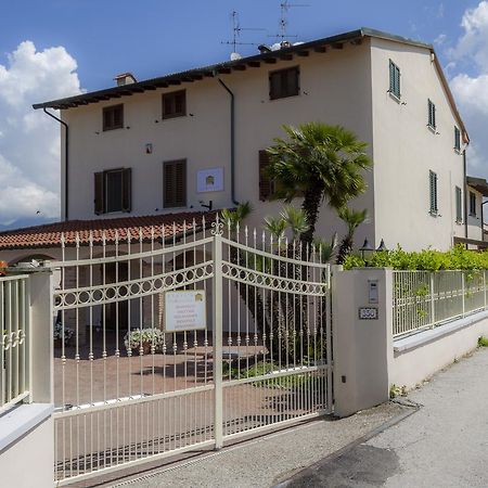 Flori'S Bed & Breakfast Viareggio Dış mekan fotoğraf